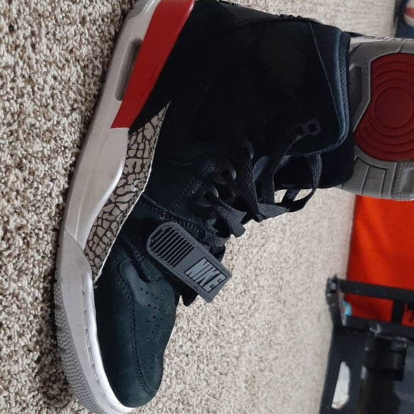 Air Jordan Legacy - Picture 4 of 4